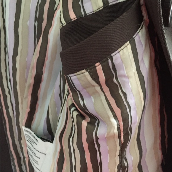 New! Fall trench with belt and inside pocket - Picture 3 of 9